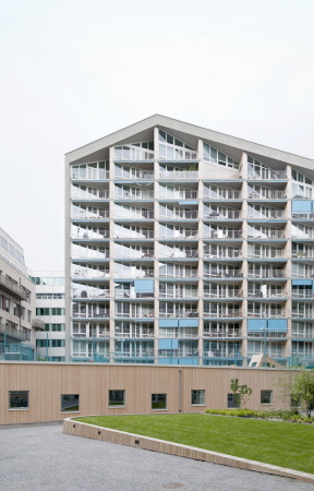 kita, wohnkomplex, stockholm, schweden, joliark, neubau, stein, grau, balkone, putz, hof, innenhof, wohnungsbau