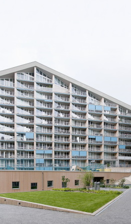 kita, wohnkomplex, stockholm, schweden, joliark, neubau, stein, grau, balkone, putz, hof, innenhof, wohnungsbau