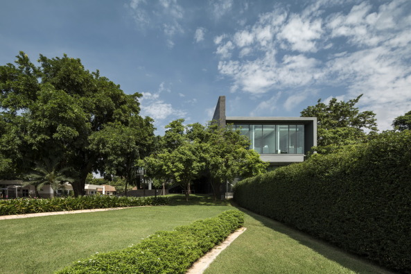 Aluminium, Fassade, grne Rampe, green ramp, concrete, Beton, Thailand, Office AT, petrol, l lfrderung, Nordthailand, PTTEP, staatliches Unternehmen, Lamellen, Atrium, architectural symbolism, Symbolik