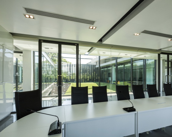 Aluminium, Fassade, gr�ne Rampe, green ramp, concrete, Beton, Thailand, Office AT, petrol, �l �lf�rderung, Nordthailand, PTTEP, staatliches Unternehmen, Lamellen, Atrium, architectural symbolism, Symbolik