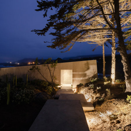Topographie, Sichtbeton, Glas, Fassade, Villa, Knstler, Maler, Meerblick, Aussicht, Rahmung, Windschutz, Chile, unebenes Terrain, Kste, concrete, coast, view, framing, sea, ocean, Chile, 2015, Felipe Assadi Arquitectos, Santiago, painter, house