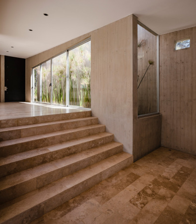 Topographie, Sichtbeton, Glas, Fassade, Villa, Knstler, Maler, Meerblick, Aussicht, Rahmung, Windschutz, Chile, unebenes Terrain, Kste, concrete, coast, view, framing, sea, ocean, Chile, 2015, Felipe Assadi Arquitectos, Santiago, painter, house