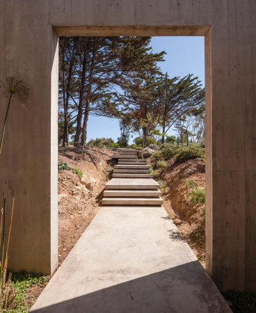 Topographie, Sichtbeton, Glas, Fassade, Villa, Knstler, Maler, Meerblick, Aussicht, Rahmung, Windschutz, Chile, unebenes Terrain, Kste, concrete, coast, view, framing, sea, ocean, Chile, 2015, Felipe Assadi Arquitectos, Santiago, painter, house