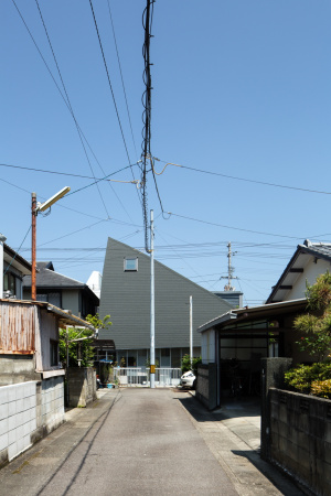 Stahl, steel, wood woll, Holzwolle, staircase, Treppe, Dach, Mansarddach, Tokushima, Japan, y+M design office Co, Kobe, Balett, dance school
