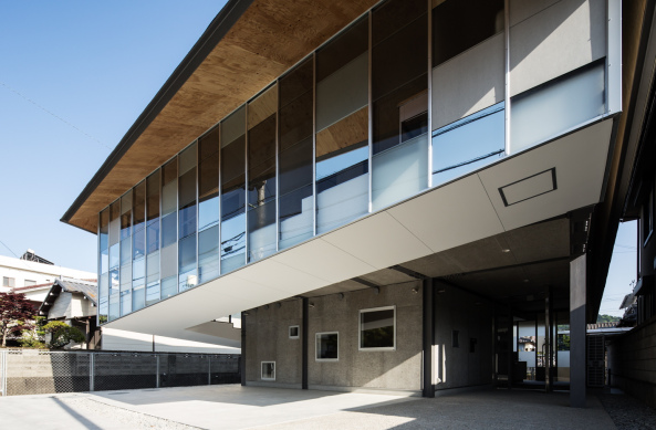 Stahl, steel, wood woll, Holzwolle, staircase, Treppe, Dach, Mansarddach, Tokushima, Japan, y+M design office Co, Kobe, Balett, dance school