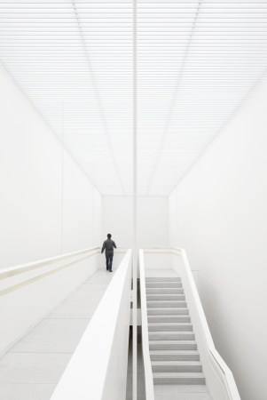 Gemeindezentrum, ATXT, Spanien, Baskenland, Neubau, 2015, civic centre, wei, white facade, Fassade, Kultur, Schwimmbad, Pool, Sport, Sporthalle, Salbura, library, Bibliothek, Caf, lounge, Centro Cvico Salburua, Juan Luis Geijo, Aitor Ortiz, Projekt, Fertigstellung, swimming pool, ACXT Architects, Arquitectos