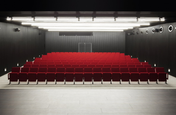 Gemeindezentrum, ATXT, Spanien, Baskenland, Neubau, 2015, civic centre, wei, white facade, Fassade, Kultur, Schwimmbad, Pool, Sport, Sporthalle, Salbura, library, Bibliothek, Caf, lounge, Centro Cvico Salburua, Juan Luis Geijo, Aitor Ortiz, Projekt, Fertigstellung, swimming pool, ACXT Architects, Arquitectos