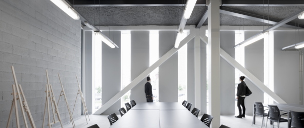 Gemeindezentrum, ATXT, Spanien, Baskenland, Neubau, 2015, civic centre, wei, white facade, Fassade, Kultur, Schwimmbad, Pool, Sport, Sporthalle, Salbura, library, Bibliothek, Caf, lounge, Centro Cvico Salburua, Juan Luis Geijo, Aitor Ortiz, Projekt, Fertigstellung, swimming pool, ACXT Architects, Arquitectos