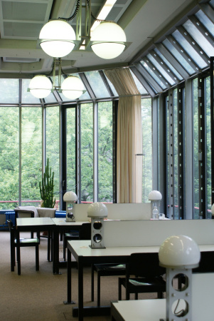 Ein Besuch im Fun Palace der Mathematik; Georg Kohlmaiers komoderne in Berlin; Technische Universitt Berlin; Barna von Sartory; Bredero Betonstein; Sonnenfalle; Schaum und Technik; Sanierung; Abriss; Luise Rellensmann; Stephan Becker; Brohaus; Glashaus; Berlin