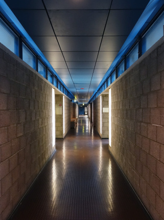 Ein Besuch im Fun Palace der Mathematik; Georg Kohlmaiers komoderne in Berlin; Technische Universitt Berlin; Barna von Sartory; Bredero Betonstein; Sonnenfalle; Schaum und Technik; Sanierung; Abriss; Luise Rellensmann; Stephan Becker; Brohaus; Glashaus; Berlin