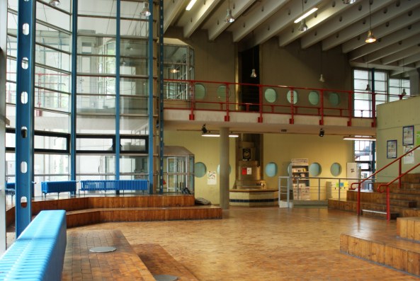 Ein Besuch im Fun Palace der Mathematik; Georg Kohlmaiers komoderne in Berlin; Technische Universitt Berlin; Barna von Sartory; Bredero Betonstein; Sonnenfalle; Schaum und Technik; Sanierung; Abriss; Luise Rellensmann; Stephan Becker; Brohaus; Glashaus; Berlin