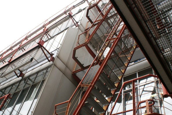 Ein Besuch im Fun Palace der Mathematik; Georg Kohlmaiers komoderne in Berlin; Technische Universitt Berlin; Barna von Sartory; Bredero Betonstein; Sonnenfalle; Schaum und Technik; Sanierung; Abriss; Luise Rellensmann; Stephan Becker; Brohaus; Glashaus; Berlin