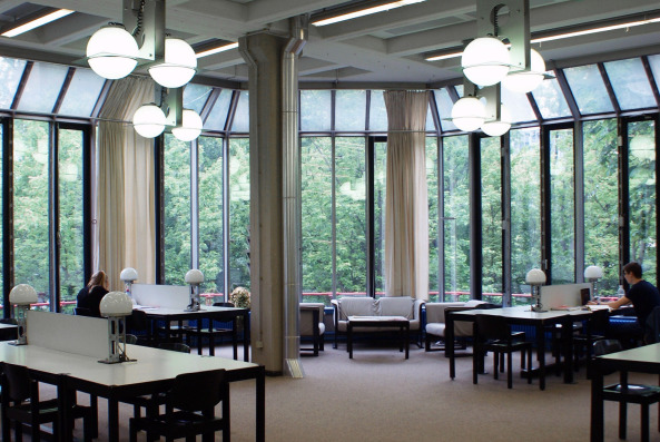 Ein Besuch im Fun Palace der Mathematik; Georg Kohlmaiers komoderne in Berlin; Technische Universitt Berlin; Barna von Sartory; Bredero Betonstein; Sonnenfalle; Schaum und Technik; Sanierung; Abriss; Luise Rellensmann; Stephan Becker; Brohaus; Glashaus; Berlin