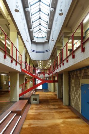 Ein Besuch im Fun Palace der Mathematik; Georg Kohlmaiers komoderne in Berlin; Technische Universitt Berlin; Barna von Sartory; Bredero Betonstein; Sonnenfalle; Schaum und Technik; Sanierung; Abriss; Luise Rellensmann; Stephan Becker; Brohaus; Glashaus; Berlin