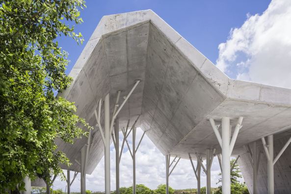 israel, shai epstein, Ron Shenkin, friedhof, pavillon, dach, baum, baumsttzen, beton, sichtbeton, neubau, symbol, trauer, pardesia, mittelmeerkste, netanya