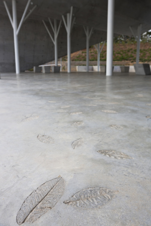 israel, shai epstein, Ron Shenkin, friedhof, pavillon, dach, baum, baumsttzen, beton, sichtbeton, neubau, symbol, trauer, pardesia, mittelmeerkste, netanya