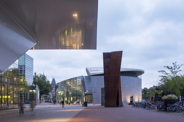 Hans van Heeswijk Architects, 2015, Van Gogh Museum, Vincent Van Gogh, Amsterdam, Netherlands, Painter, Maler, Niederlande, Holland, Neubau, Glas, Stahl, Eingangshalle, Amsterdam Zuid, Kisho Kurokawa, Gerrit Rietveld, Eingangshalle, Untergschoss, basement, connection, Verbindung,