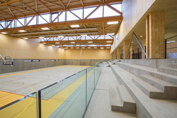 Sporthalle, 2015, Fertigstellung, Neubau, Holzfassade, Frankreich, France, Konstruktion, Holzkonstruktion, Dmmung, Stroh, natrlich, Hacine Cherifi gymnasium, Rillieux-La-Pape, Tectoniques Architectes, ko, Marcel Cerdan, Boxer, Astroballe, Lyon, Groraum, sports, new building, Vorort,11h45, Tectoniques Architects