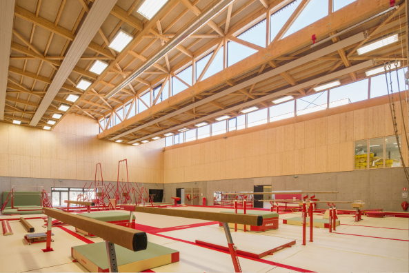 Sporthalle, 2015, Fertigstellung, Neubau, Holzfassade, Frankreich, France, Konstruktion, Holzkonstruktion, Dmmung, Stroh, natrlich, Hacine Cherifi gymnasium, Rillieux-La-Pape, Tectoniques Architectes, ko, Marcel Cerdan, Boxer, Astroballe, Lyon, Groraum, sports, new building, Vorort,11h45, Tectoniques Architects
