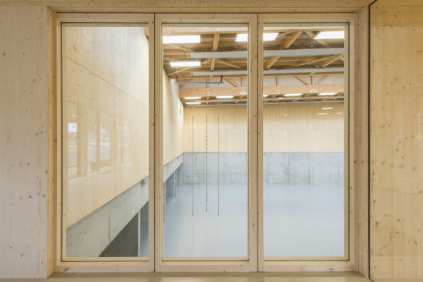 Sporthalle, 2015, Fertigstellung, Neubau, Holzfassade, Frankreich, France, Konstruktion, Holzkonstruktion, Dmmung, Stroh, natrlich, Hacine Cherifi gymnasium, Rillieux-La-Pape, Tectoniques Architectes, ko, Marcel Cerdan, Boxer, Astroballe, Lyon, Groraum, sports, new building, Vorort,11h45, Tectoniques Architects