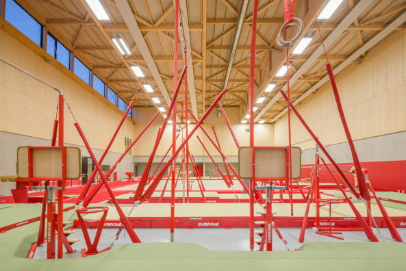 Sporthalle, 2015, Fertigstellung, Neubau, Holzfassade, Frankreich, France, Konstruktion, Holzkonstruktion, Dmmung, Stroh, natrlich, Hacine Cherifi gymnasium, Rillieux-La-Pape, Tectoniques Architectes, ko, Marcel Cerdan, Boxer, Astroballe, Lyon, Groraum, sports, new building, Vorort,11h45, Tectoniques Architects