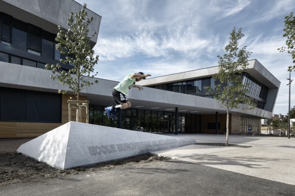 auer, weber, europische schule, europaschule, straburg, frankreich, neubau, beton, diplomatie, diplomaten, europa, schiefe winkel, schiefwinklig, horizontal, campus, innenhof, atrium, Aldo Amoretti