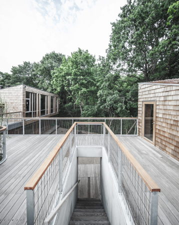 Town Hall, village hall, Gemeindehaus, 2015, Kinder, Spielplatz, Beton, Holz, Schindeln, Verkleidung, Halle, Neubau, concrete, Beton, Kopenhagen, Sndermarken, Canadian cedar, copenhagen, courtyard, Hof, Innenhof, 2015, Sophus Sbye Architects, Dmmbeton, Leichbeton, kantig, roh, rau, unbehandelt, Park, Minimalismus, Sndre Fasanvej, Frederiksberg