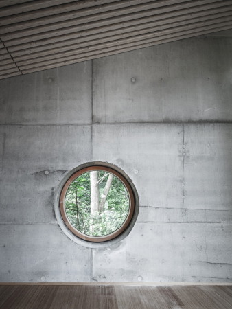 Town Hall, village hall, Gemeindehaus, 2015, Kinder, Spielplatz, Beton, Holz, Schindeln, Verkleidung, Halle, Neubau, concrete, Beton, Kopenhagen, Sndermarken, Canadian cedar, copenhagen, courtyard, Hof, Innenhof, 2015, Sophus Sbye Architects, Dmmbeton, Leichbeton, kantig, roh, rau, unbehandelt, Park, Minimalismus, Sndre Fasanvej, Frederiksberg