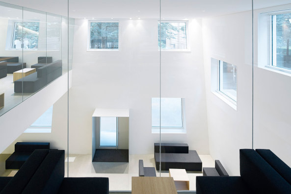 Berufsschule in Meran, Stifter + Bachmann Architekten, Klimahaus, Savoy, Landesberufsschule Meran, beton, Beton, Concrete, Bauen im Bestand, Kubus, Baukrper, Architektur in Sdtirol, Ortbeton, Fassade, Kubismus, Volumen, Passer, Pension, Hotel, Restaurant