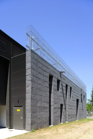 Kalkstein, limestone, substation, Transformatoren, Bambus, Maschendrahtkrbe, zweite Hlle, Stahl, Bestand, Verteilerstation, Bambus, Bambuswald, Lyon, Confluence, rue royale architectes
