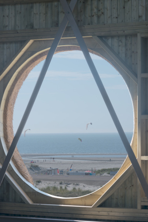 Nachhaltige Materialen, Informationszentrum, Naturerfahrung, Ausstellung, Brouwers Damm, kologie, kosystem, menschliche Kontrolle der Natur, Natur, Restaurant, Turm, Holz, Gezeiten, Nordsee, Grevelingener See, Wassersteuerung, Besucherzentrum, Transformation der Region