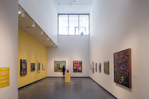 Beton, concrete, fassade, facade, brutalist, verspielt, rauh, David Adjaye, Harlem, New York, Wohnungsbau, Broadway Housing Community, Museum, Sugar Hill, Sockelbau, Riegel, Fensterformate, window formats, Saint Nicholas Avenue