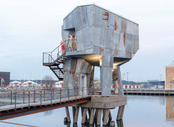 Industriebrache, Hafenviertel, Gteborg, Temporre Bauten, Recycling, Frihamnen-Pier, raumlaborberlin, Sauna, Flussschwimmbecken, ruamlaborberlin, raumlabor, 2015, Partizipation, Gte, Fluss, Flussufer, Anne Vonderstein, Bjrn Ehrlmark, Hafenbecken,