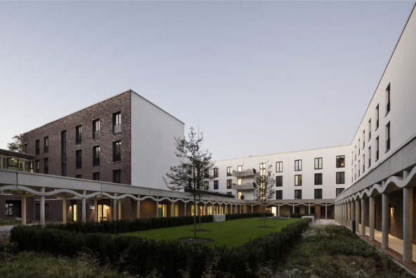 Tarpenbekstrae, Bethanienhfe Jamburg, 2015, Wohnungsbau, Wohnheim, Altenheim, Eppendorf, Pflegeheim, Stefan Niemller, Martinistrae, GHP Landschaftsarchitekten, Diakonissen-Stiftung, Germany, housing, nps tchoban voss, Neubau, Bacjstein, Brick, Ensemble, Kreuzgang,