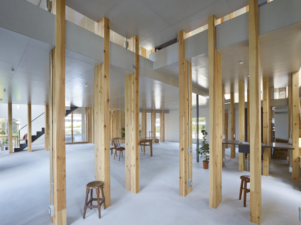 Brogebude, Neubau, 2015, Bro, Designbro, Architekturbro, Holz, Pfeiler, Holzpfeiler, Slabs, Pillars, Ebenen, O.M. Ungers, Fassade, Nisshin, Nagoya, Vorort, Shinichi Mamiya,  Tatsumi Terado, Toshiyuki Yano, www.m-s-ds.com, Neubau, open plan, offener Plan, offene Struktur, Leerraum, Treppen, Treppe, Plattform