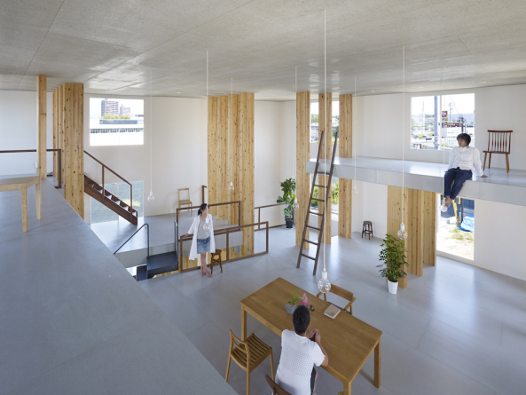 Brogebude, Neubau, 2015, Bro, Designbro, Architekturbro, Holz, Pfeiler, Holzpfeiler, Slabs, Pillars, Ebenen, O.M. Ungers, Fassade, Nisshin, Nagoya, Vorort, Shinichi Mamiya,  Tatsumi Terado, Toshiyuki Yano, www.m-s-ds.com, Neubau, open plan, offener Plan, offene Struktur, Leerraum, Treppen, Treppe, Plattform