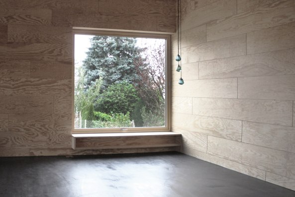 Lrche, Holzelemente, Le Corbusier, Le Cabanon, Cabane, franzsische Kiefer, Schweiz,  Wohnhaus, Querachse, Leichtbau, light weight construction, Teilabriss, demolition, Switzerland, Familie, Wohnkche, Lattenfassade, longitunal slat