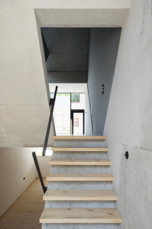 Stefan F. H�glmaier, Peter Haimerl, Umbau, Bauernhof, Beton, Holz, Ausbau, Umnutzung, Rennovierung, Sanierung, concrete, wood, Wohntrakt, housing, rennovation, Edward Beierle, Stadel, Stockerweg 11, Alt-Riem, Denkmalschutz, Stallung, Bauernhaus,