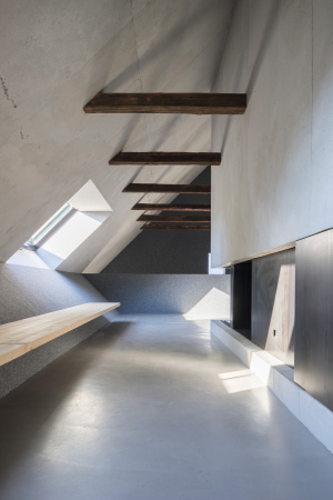 Stefan F. H�glmaier, Peter Haimerl, Umbau, Bauernhof, Beton, Holz, Ausbau, Umnutzung, Rennovierung, Sanierung, concrete, wood, Wohntrakt, housing, rennovation, Edward Beierle, Stadel, Stockerweg 11, Alt-Riem, Denkmalschutz, Stallung, Bauernhaus,