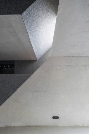 Stefan F. H�glmaier, Peter Haimerl, Umbau, Bauernhof, Beton, Holz, Ausbau, Umnutzung, Rennovierung, Sanierung, concrete, wood, Wohntrakt, housing, rennovation, Edward Beierle, Stadel, Stockerweg 11, Alt-Riem, Denkmalschutz, Stallung, Bauernhaus,