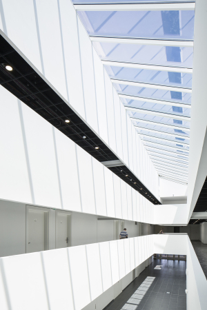 Frankreich, Sdfrankreich, Kste, 2015, Hotel, Herberge, Neubau, Meer, Wasser, Pool water, Hotel in Sdfrankreich, Nakra, Promeo,  Residential Hotel, Mathieu Ducros, Fassade, Fassadenstruktur, ornamental, hell, weiss, mediterran