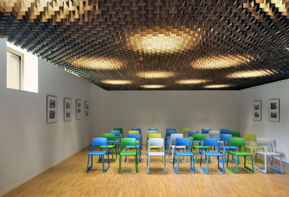 plusofficearchitects, gold, golden facade, Bibliothek, Mediathek, mediatheque, goldpreis, neubau, Belgien, Br�ssel, Rem Koolhaas, Prada, mailand, Blattgoldfassade, Metalpaneele, Legierung, Nathan Ooms, Ward Verbakel, Goldene H�lle, Bibliothek in Belgien, plusoffice, Raum f�r B�cher, books, goldene Letter, Passivhaus, Passivbauweise, Nachhaltiges Bauen, sustainable architecture, belgian houses, Artgerechte Buchhaltung, Baunetz, Baunetzwoche