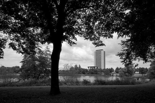 Den Bosch, Provinciehuis, Kaan Architecten, Update, Umbau, rennovation, Brogebude, Verwaltungsgebude, Beton, Brutalismus, Brutalism, Hugh Maaskant, Sozialstaat, Noord-Brabant, Moderne, modernism, netherlands, Dutch, 2015, concrete, 1971, Rotterdam, Foyer, Bar, Bros, offices, Hochhaus, Slab, tower, Kees Kaan