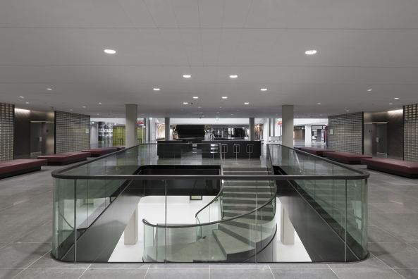 Den Bosch, Provinciehuis, Kaan Architecten, Update, Umbau, rennovation, B�rogeb�ude, Verwaltungsgeb�ude, Beton, Brutalismus, Brutalism, Hugh Maaskant, Sozialstaat, Noord-Brabant, Moderne, modernism, netherlands, Dutch, 2015, concrete, 1971, Rotterdam, Foyer, Bar, B�ros, offices, Hochhaus, Slab, tower, Kees Kaan