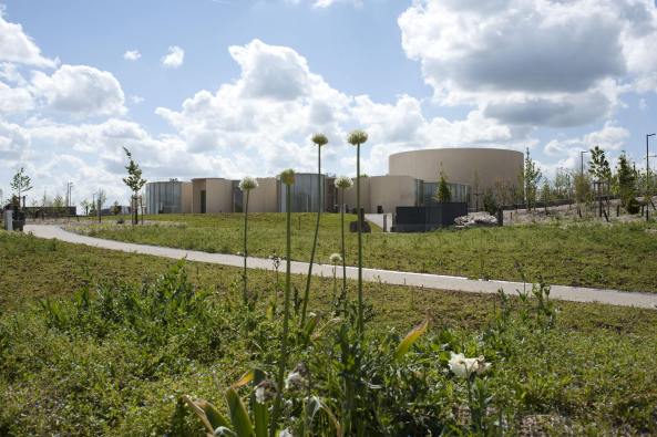 Krematorium, crematorium, ceremony hall, landscaping, Parkanlage, circle, Kreis, symbolic, Symbol, symbolisch, mourning, Trauer, Death, Tod, France, Frankreich, PLAN01
