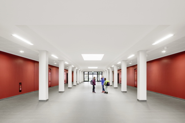 Marcus Bredt, Gerkan, Marg und Partner, gmp, Neubau, school, schule, new building, Rimbach, Bavaria, Germany, Deutschland, Bayern, grau, weiss, streng, Putz, Martin-Luther-Schule, Umbau, Erweiterung, transformation, extension, Klassenrume, Klassenzimmer, Schulklasse, Gymnasium, Wettbewerb, 1. Preis, Bhne, Cafteria