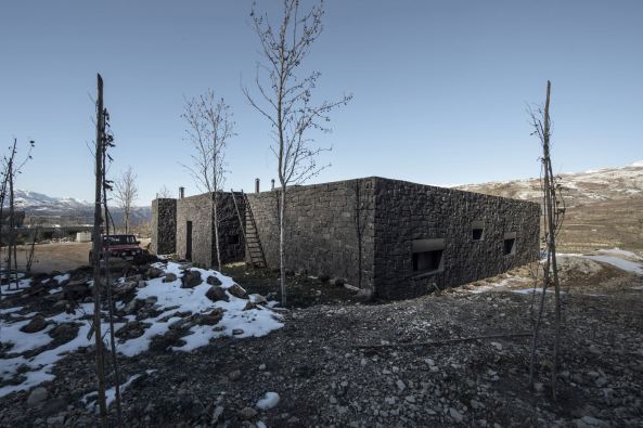 Beton, feink�rnig, Libanon, Bekaa, Gebirge, concrete, Youssef Tohme, Lebanon, Akoura, Villa, mountain, lebanese mountains, u-f�rmig, courtyard, long terrasse, Terrasse, Plattform, platform