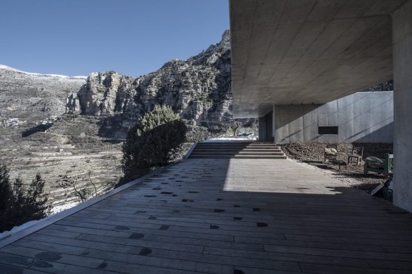 Beton, feink�rnig, Libanon, Bekaa, Gebirge, concrete, Youssef Tohme, Lebanon, Akoura, Villa, mountain, lebanese mountains, u-f�rmig, courtyard, long terrasse, Terrasse, Plattform, platform