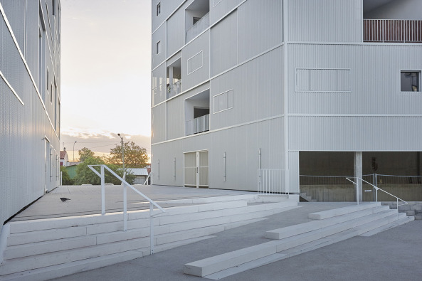 Julien Lanoo, LAN Architecture, Paris; Frankreich; Bordeaux; Begles; Carre Lumiere; Wohnungsbau; Kollektives Wohnen; Klimakonzept; Neubau; kostengnstig; hybrid