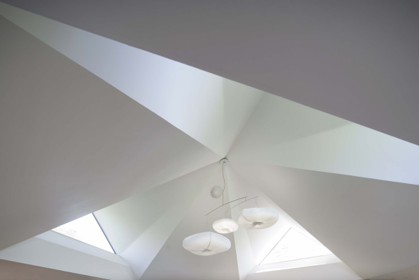 Erdaufsch�ttung, earthwork, Biomasse, Bodenheizung, Museum, Pavillons, begr�ntes Dach, Pyramide, Insel, Biesbosch, Studio Marco Vermeulen, National Park, Nationalpark, Polder, polder, Deich, roof of gras, herbs, isolation, exhibition,  island, Insel